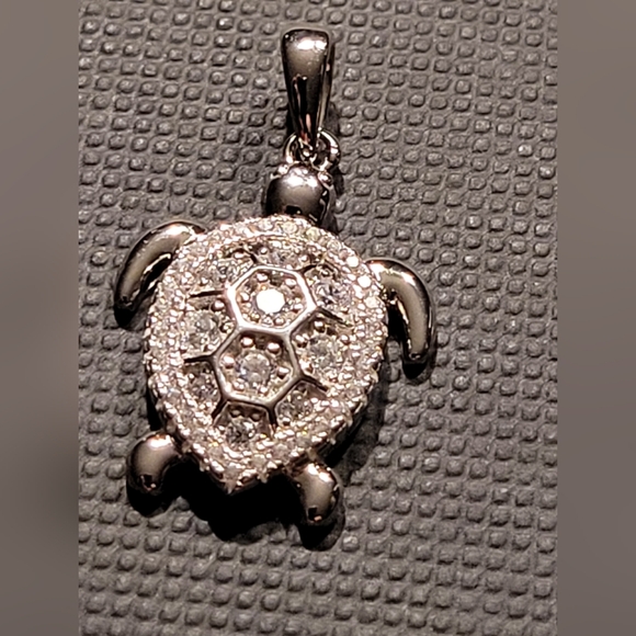 925 Sterling Silver stamped rhodium plated Sea Turtle pendant - Picture 2 of 4